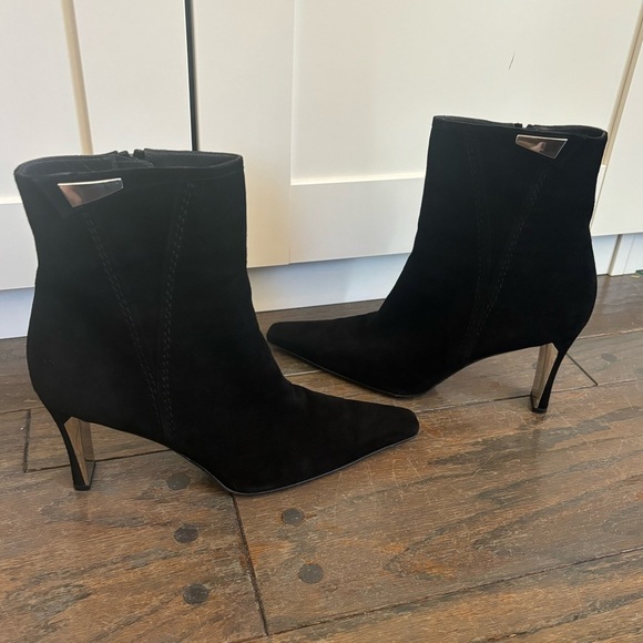Stuart Weitzman Black Suede Vintage Booties Size 10 - Picture 7 of 9